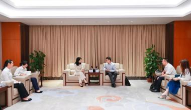 Peng Hao เลขาธิการพรรคและประธานสาขาเจ้อเจียงของธนาคารเพื่อการส่งออกและนําเข้าแห่งประเทศจีน