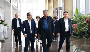 Sun Shaohua รองประธานสหพันธ์การกุศลจีน เยี่ยม Tongkun เพื่อวิจัย